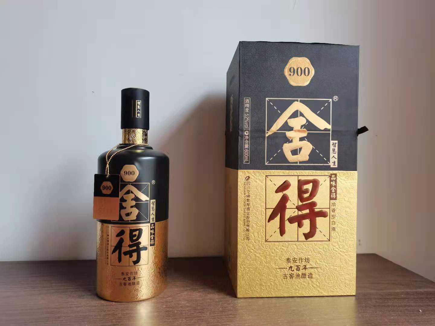 香,淡淡糟香,淡淡焦香,淡淡芝麻香,陈香,蜜香,曲香的复合香;入口品鉴