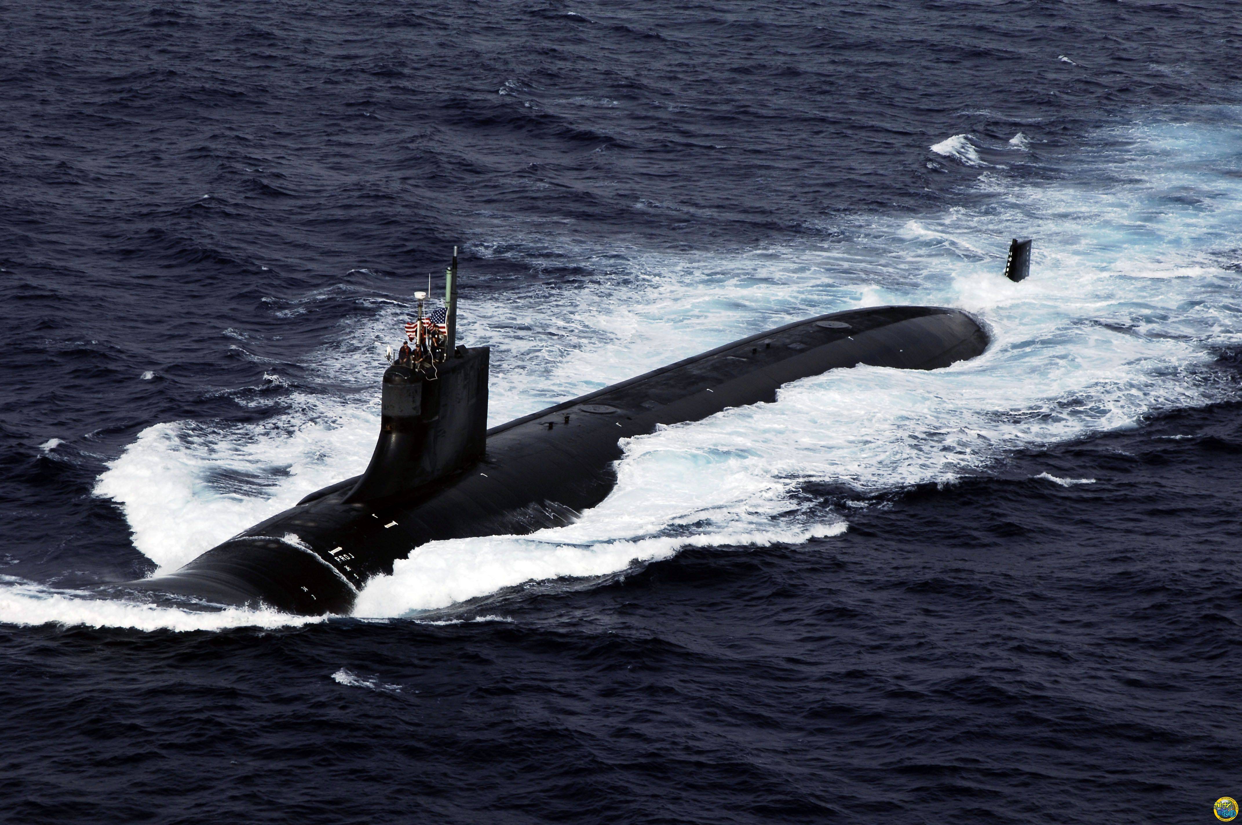 伊朗研制最大潜艇图片