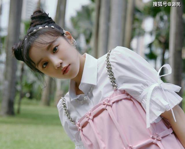 粉色 宋雨绮好会扮“嫩”，穿蓬蓬裙打扮清纯甜美，是直男喜欢的感觉
