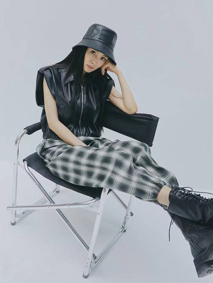 黑色 杨幂不走美艳大美人路线，秋天爱上皮革单品，立刻时髦感狂飙了