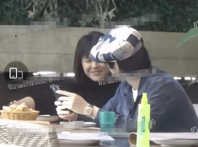 马思纯 马思纯恋爱后长出幸福肥!挽男朋友笑出双下巴,穿大码黑裙都显壮