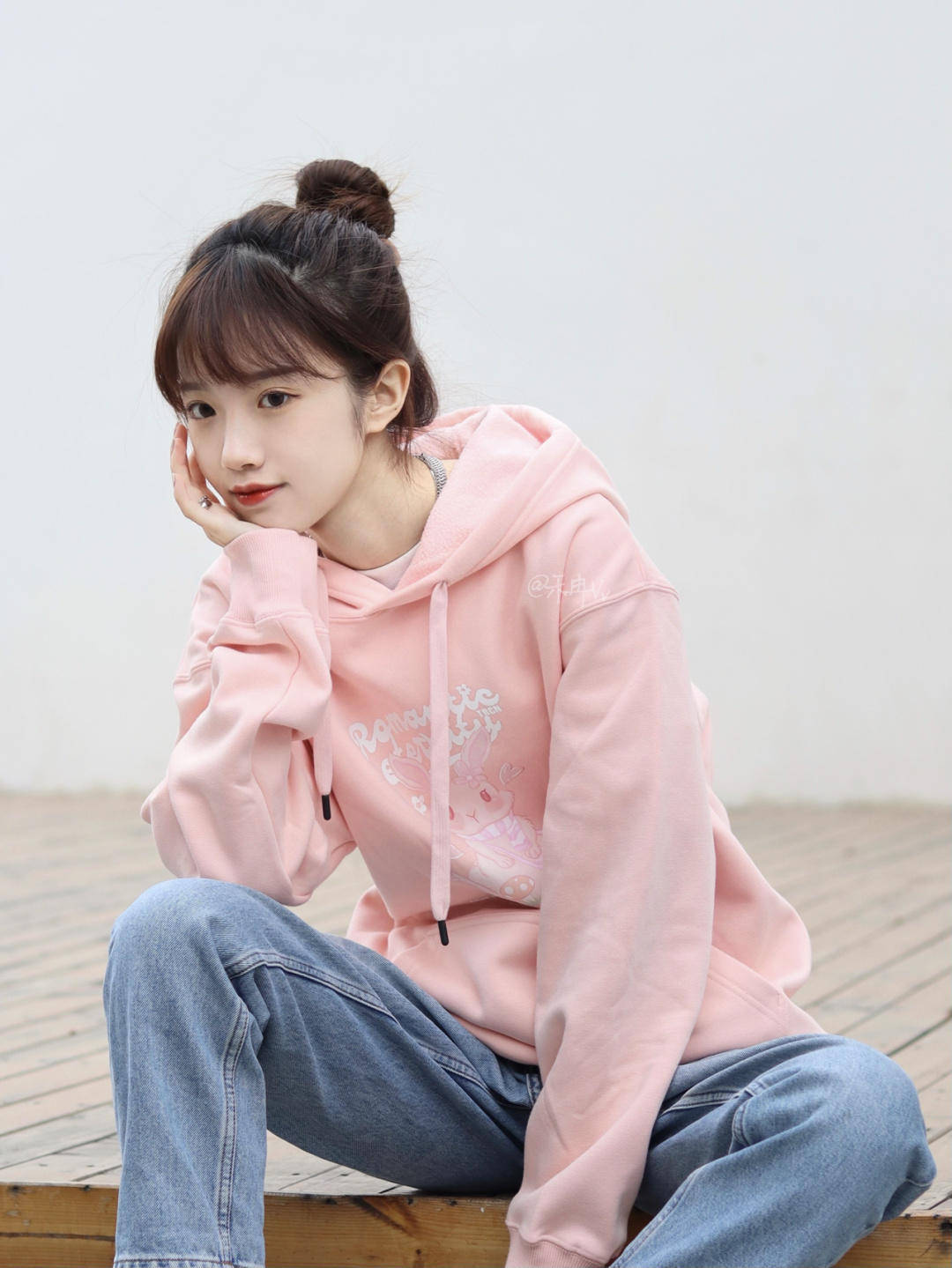 整体 谁说穿卫衣普通？get这些时髦精必备小技巧，秋季出街告别路人感