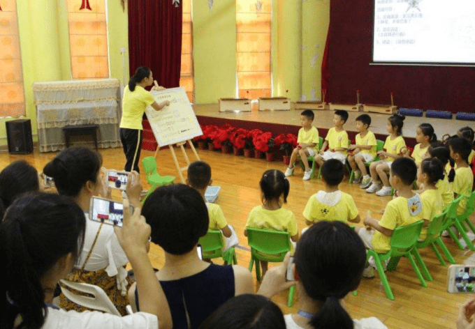 方向|学前教育专业除了当幼儿园老师，还有别的出路，毕业生应提早准备