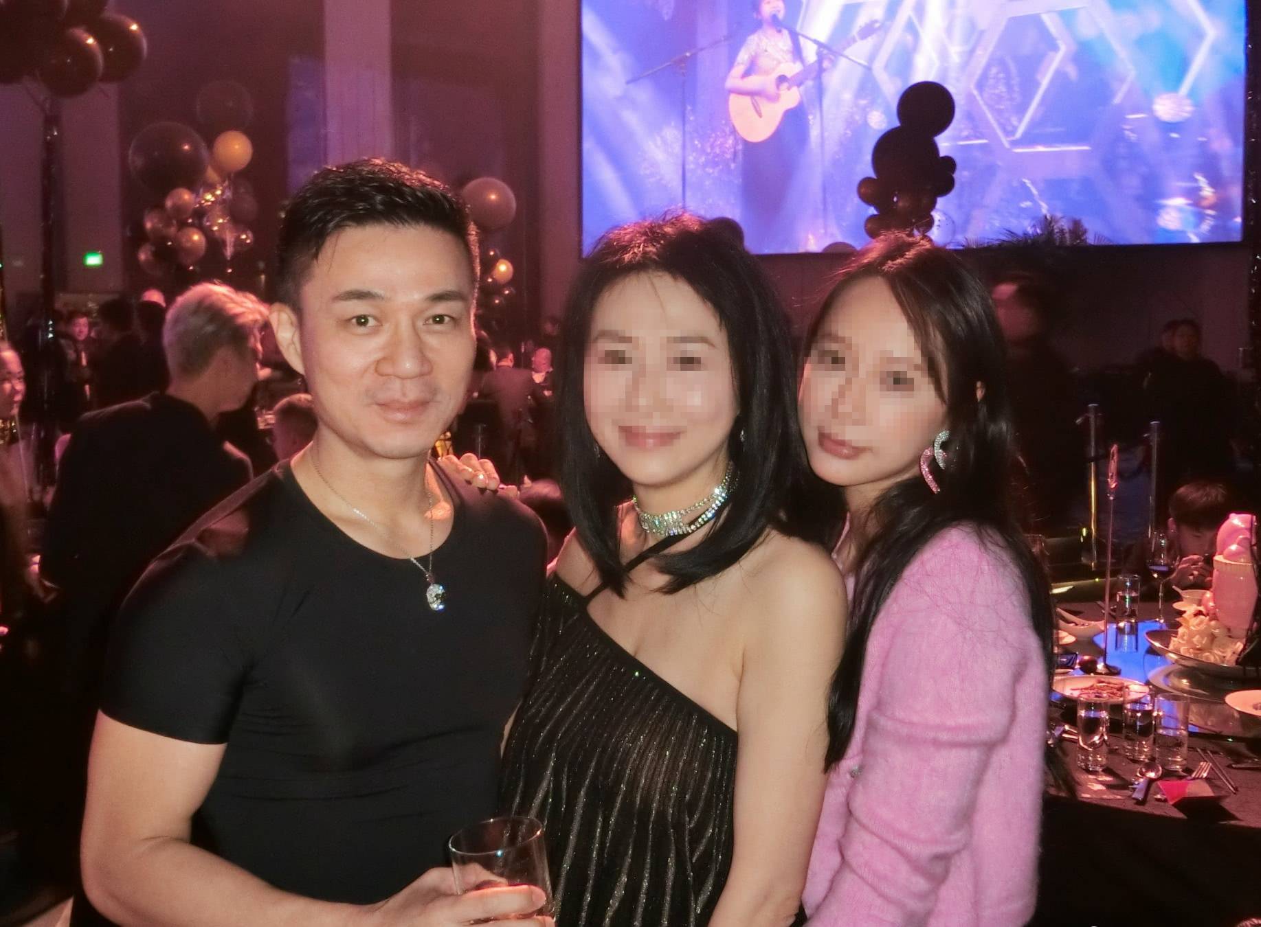 许雅钧也丝毫没有收敛,依旧我行我素,经常出没于各大夜店