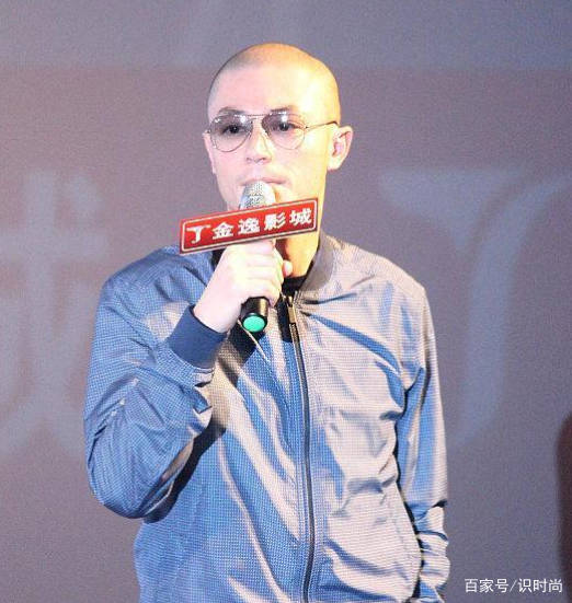 胡子 霍建华真不愧是神颜值，胡子拉渣都这么帅气，穿休闲装像20岁出头