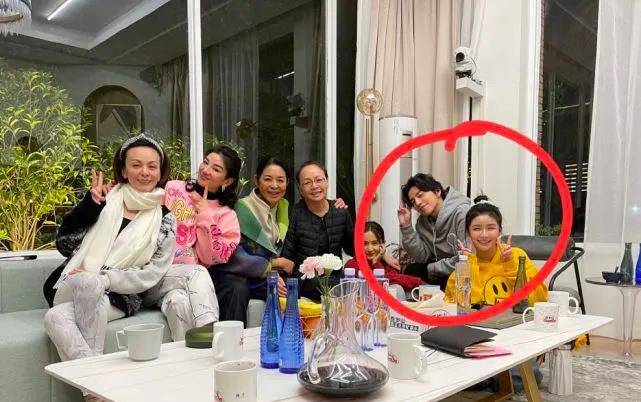 陈越|蔡卓宜才是直男斩，王大陆看她满眼温柔，网友：男嘉宾太可怜了吧