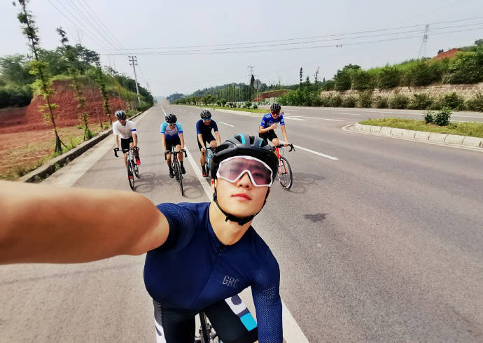鐵人三項運動員身材果然精幹，每天騎行榨出一身汗，體能棒棒噠！ 健身減肥達人 第10张