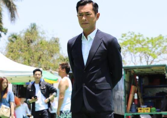 铁道|年末重磅上映的五部国产电影，张涵予联手范伟，古天乐拿到王炸