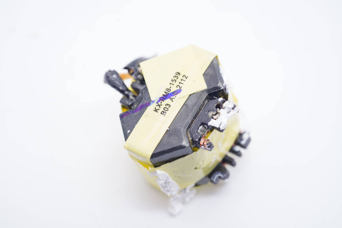 功率|内置镓未来G1N65R240PB氮化镓功率器件，绿巨能65W 2C1A氮化镓快充充电器拆解