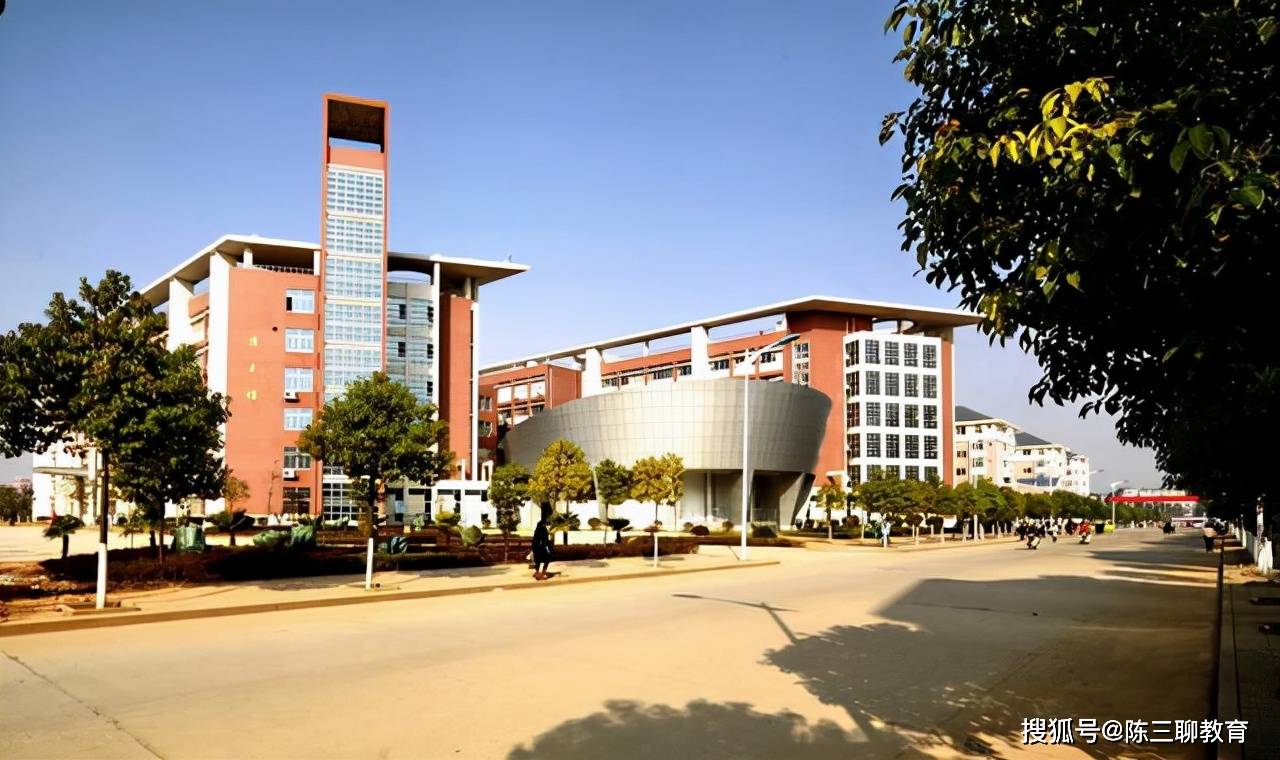 西江联合大学,广西北海外贸学院,南宁海桂旅游学院,这三所院校在广西