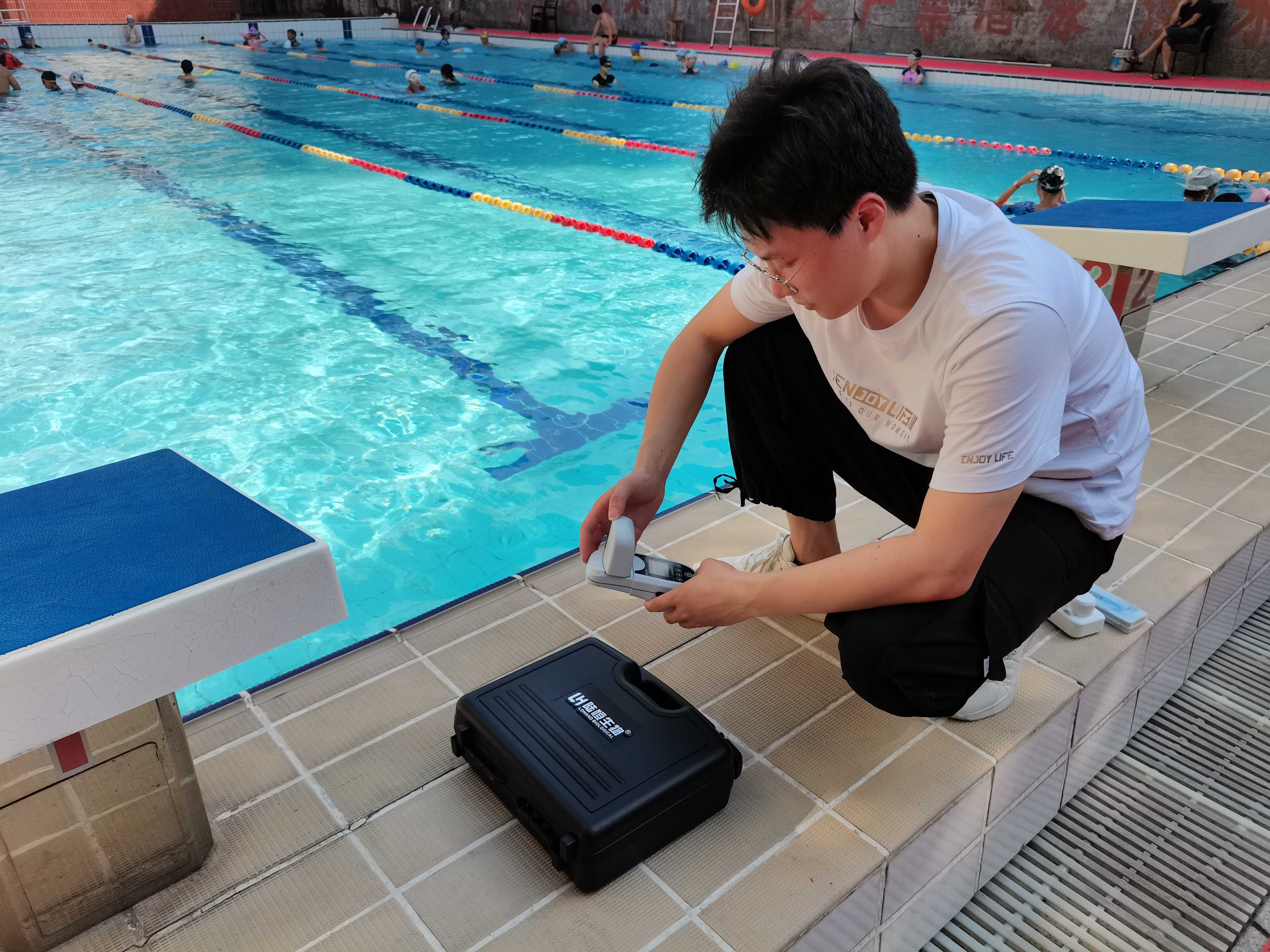 案例11(在线泳池)丨lk-950在浙江师范大学白云学校游泳馆水质监测中的