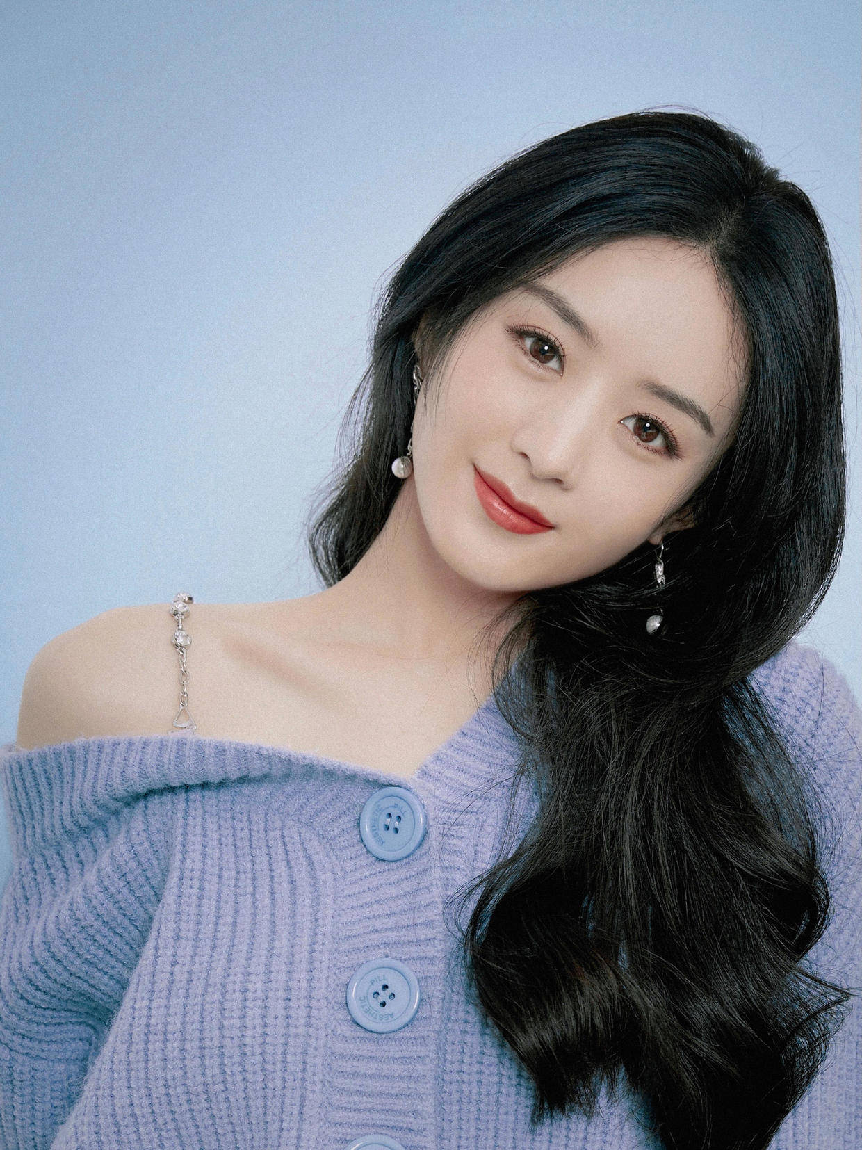 赵丽颖 赵丽颖真是秋?冬穿搭的典范,穿针织衫配长裤,清爽大气惹人爱