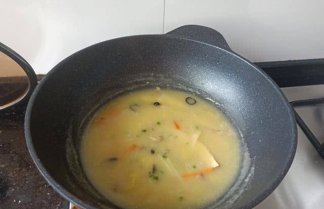 什么|半碗剩菜1把玉米面,入锅搅一搅,真是太香了,网友点评太霸气