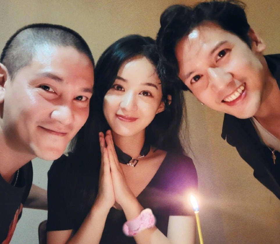 赵丽颖晒庆生照!与丁子峻关智斌开心合影,三人嘟嘴卖萌关系好