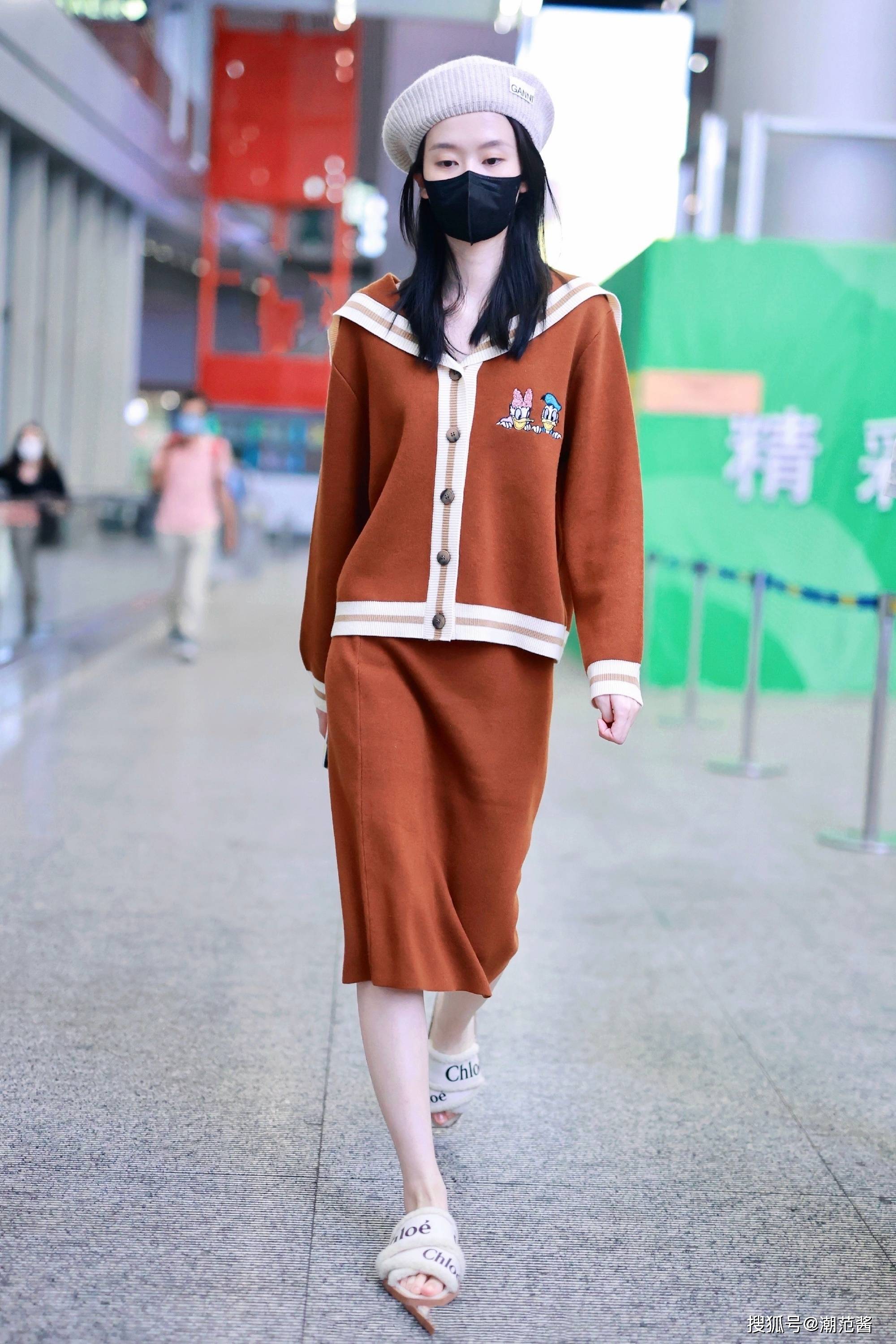 显得 “紧急外套”准备好了吗？学会这样穿百搭又藏肉，赢过韩剧女主