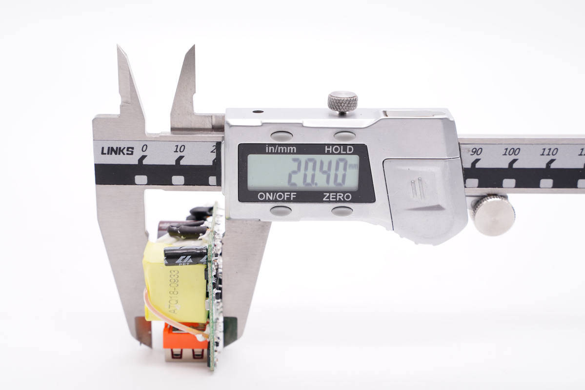 支持5-20V齐全电压档位，既可充iPhone 13又能充笔电，古石30W快充充电器拆解