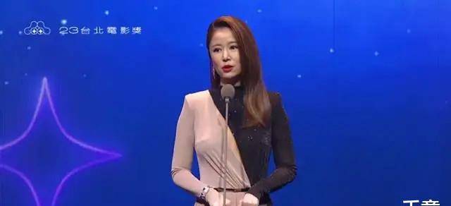 上半身 林心如变脸认不出，Ella性感又保守，台北电影节红毯，把我丑笑了