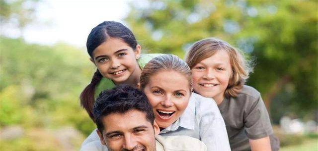 物质条件|“生了弟弟妹妹，是不是不爱自己了”，孩子询问家长，该怎么回答