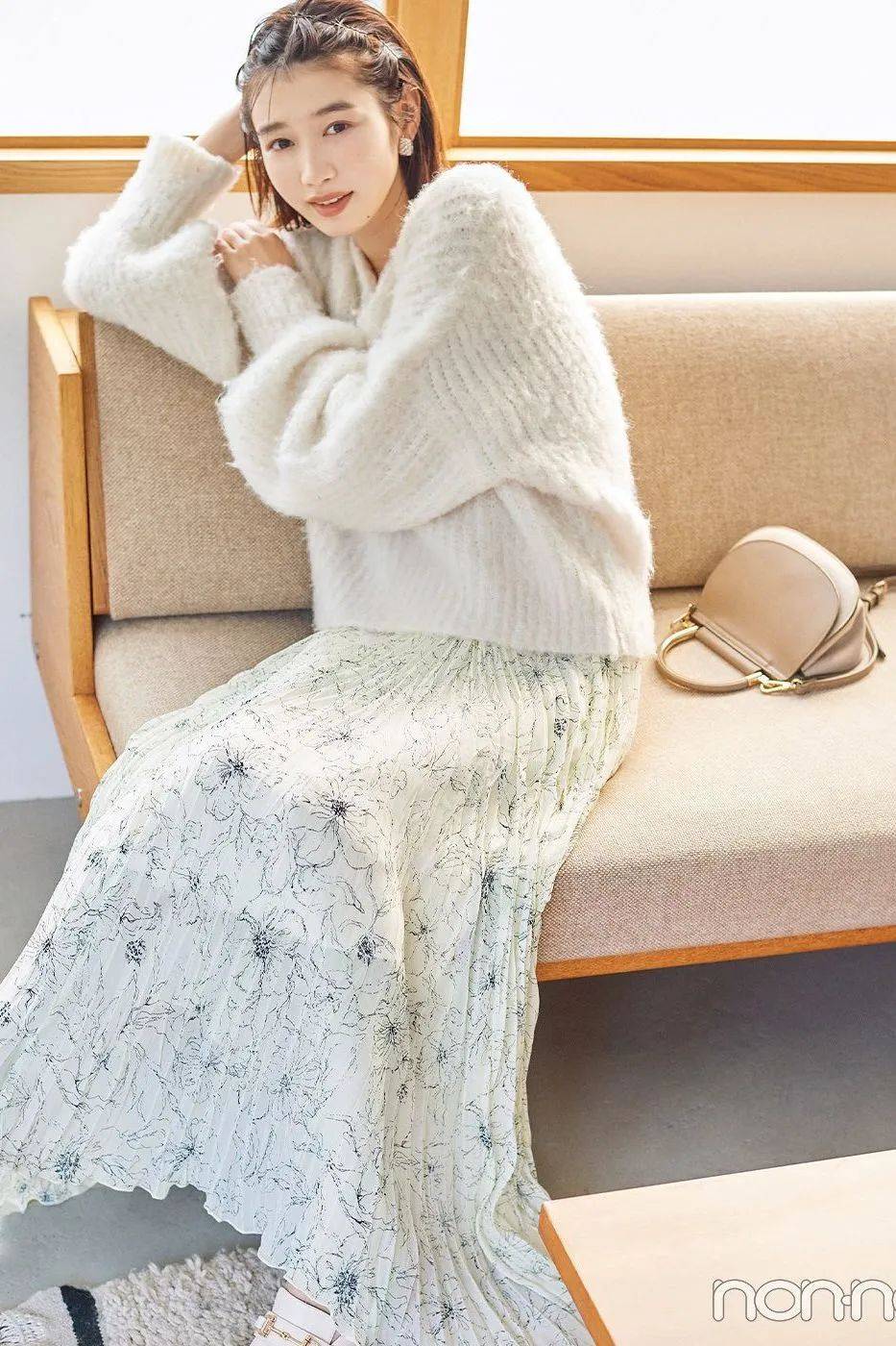 气质 大毛衣+半裙,才是2021秋冬最气质时髦的打开方式!
