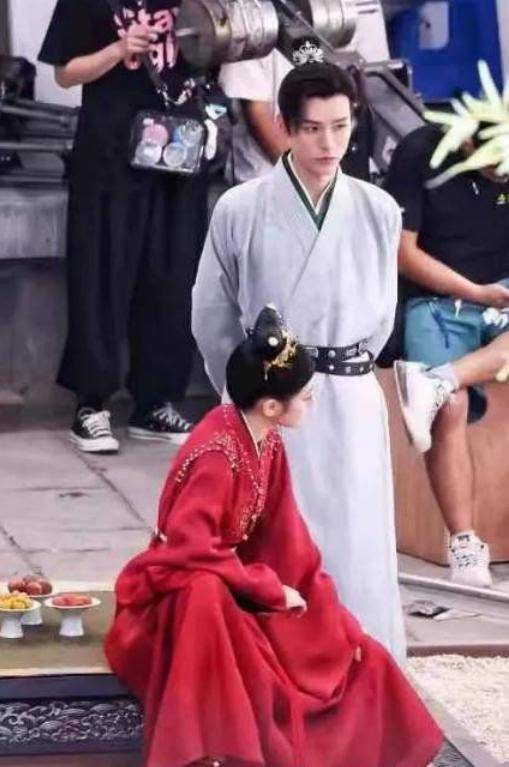 角色|《长歌行》后二度合作迪丽热巴，干个饭就接到了个男二号！