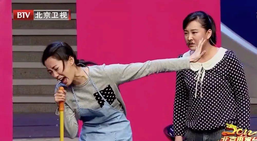 什么|看了张小斐扫墓，才明白我们会遇到很多个袁姗姗，却难逢一个贾玲