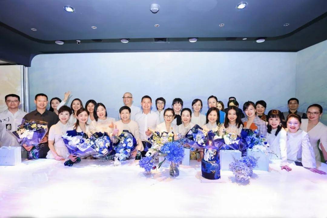 Vol美好花约·相聚珀莱雅，祝福十月花神们生日快乐！