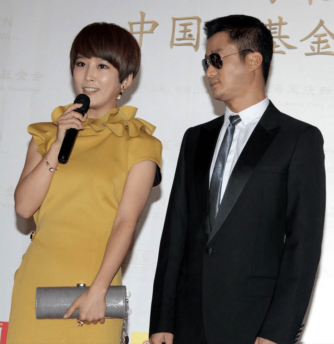 吴京 谢楠只有在老公吴京身边，才有种小女人的样子，短发也柔美