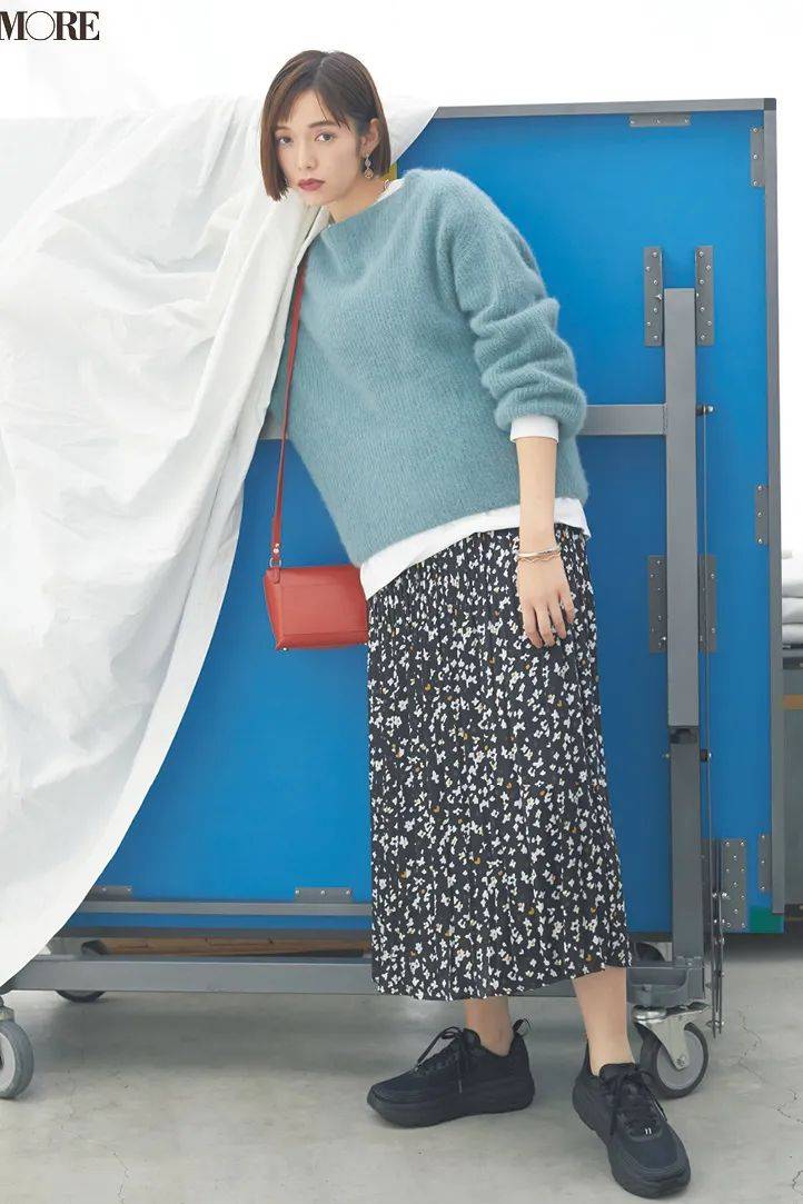 气质 大毛衣+半裙,才是2021秋冬最气质时髦的打开方式!