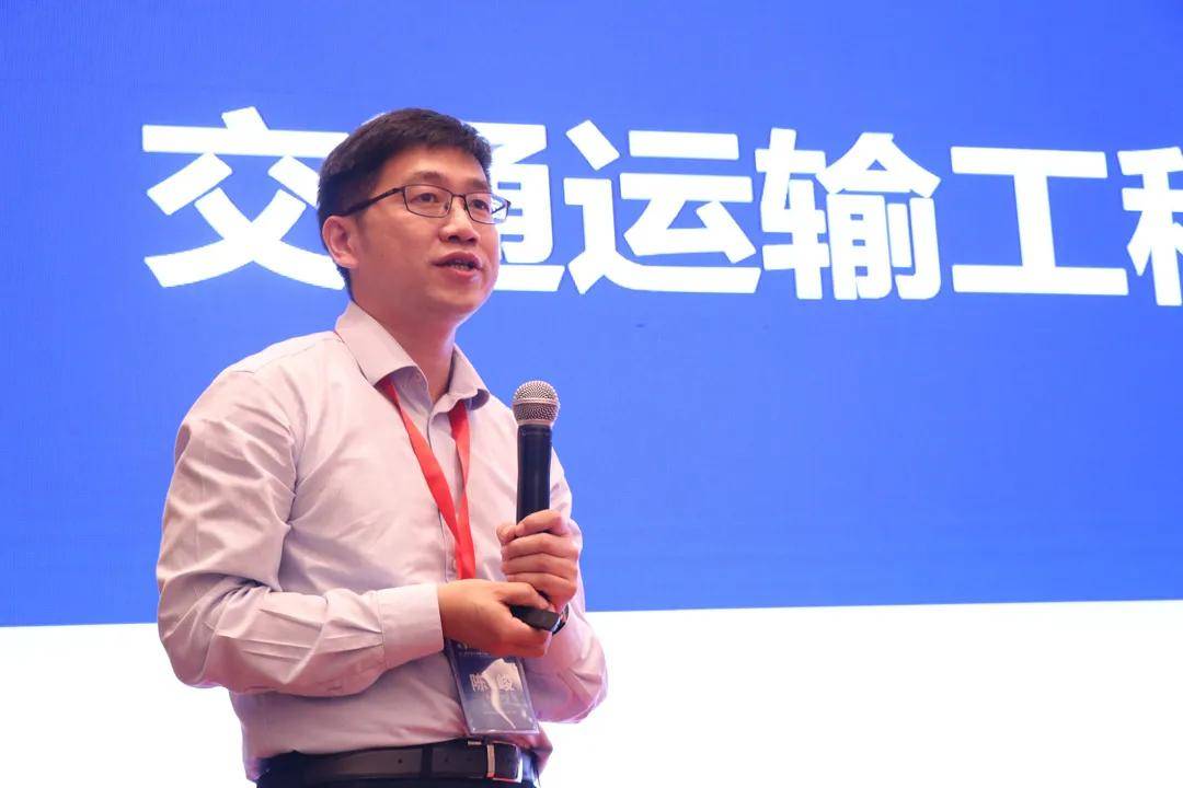 东南大学教授费庆国,上海理工大学教授赵靖,清华大学教授黄晋,吉林