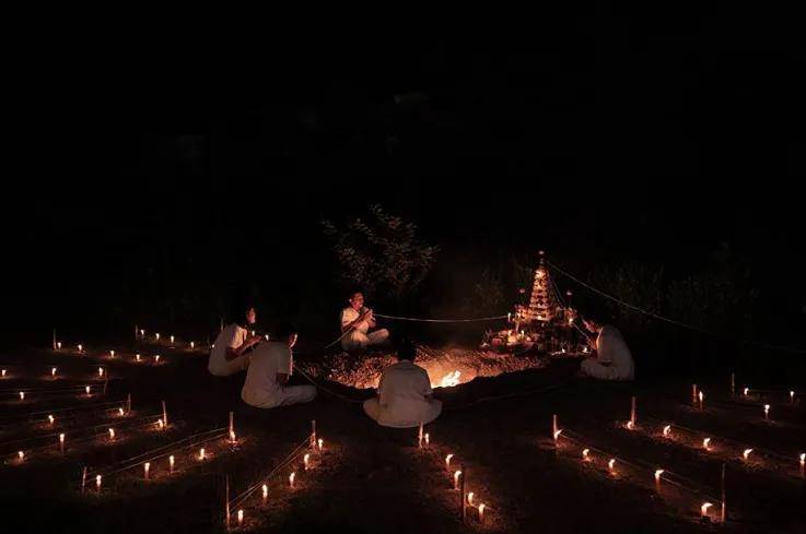 尼姆|《灵媒》：外网吹爆的R级恐怖，就这？