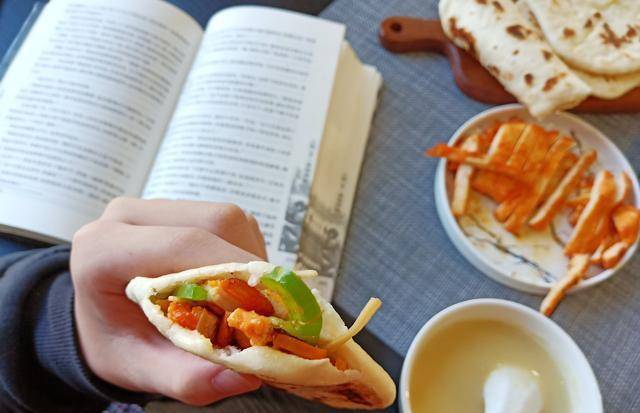 蔬菜|早餐吃口袋饼吧，想吃啥就装啥，不用油更健康，1分钟1个，简单