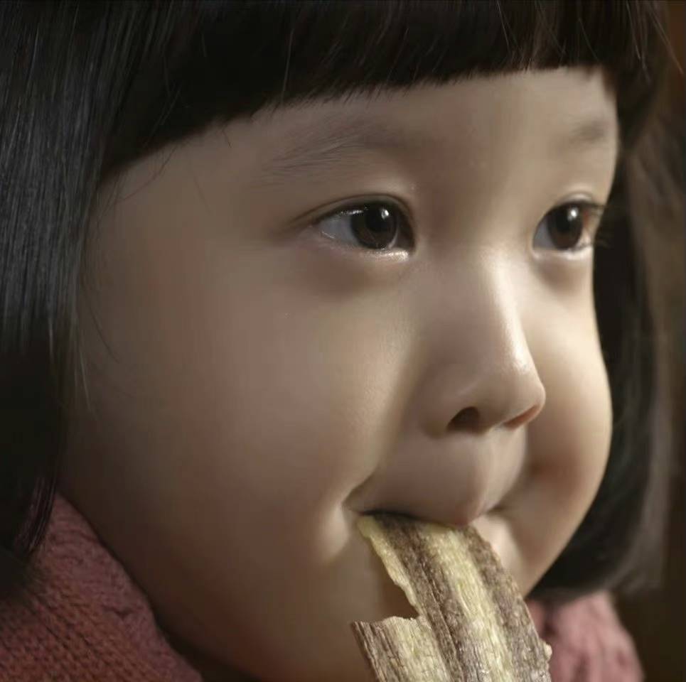 狗焕|《请回答1988》珍珠近照曝光，扎起丸子头笑容甜美，还是小圆脸？