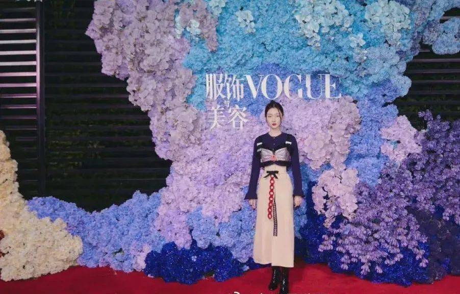 拉锯战女明星红毯拉锯战，三套高定、三套超季，从礼服看出咖位