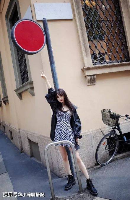 细节 今年马丁靴又火了！我告诉你如何选它，搭配它，照着学就对了！