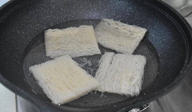 关火|炒米粉记得多这两步，炒出来不碎不粘连，好吃又入味，当早餐合适