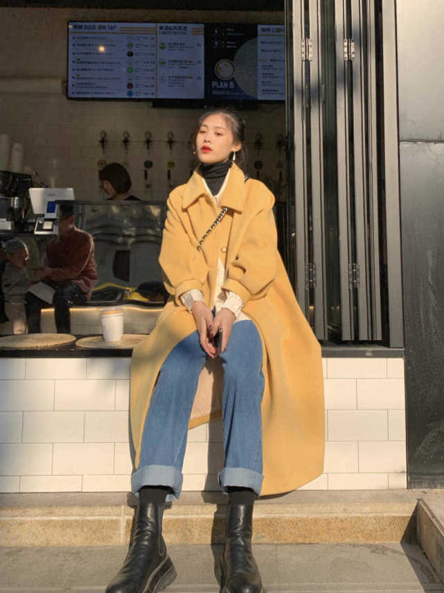 逐渐降温 降温了的秋冬,大衣搭配牛仔裤简约又洋气,让你美出圈了!