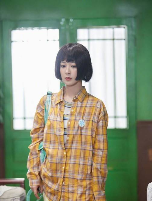 夏雪|杨紫晒库存自拍照，不受《余生》延期的影响：出名很早，未来很长2