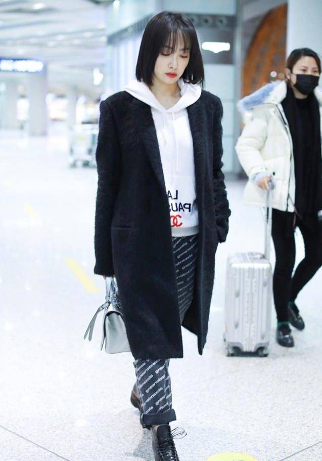 仙女 穿大衣的季节，黑色最有腔调，显瘦显气质效果翻倍