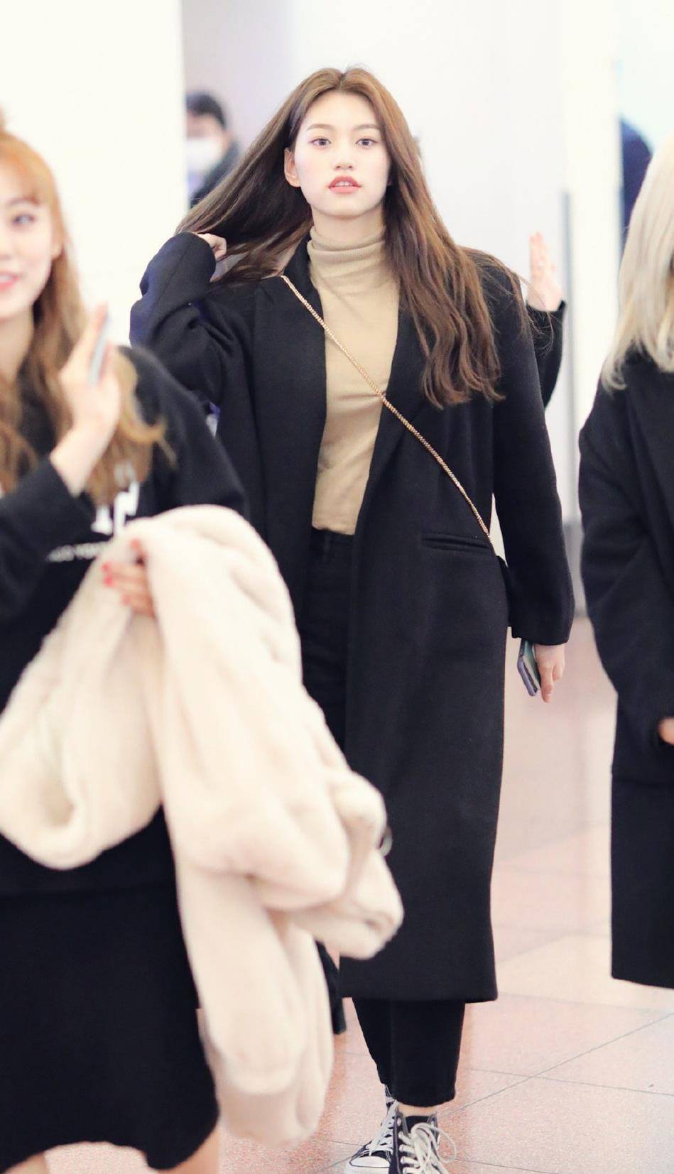 仙女 穿大衣的季节，黑色最有腔调，显瘦显气质效果翻倍