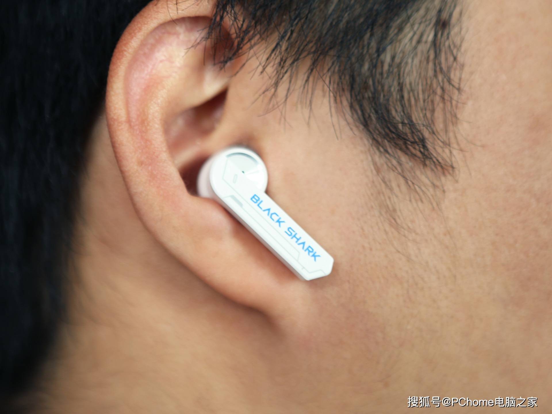 黑鲨凤鸣真无线蓝牙耳机体验 超低延迟确认敌人方位更快速