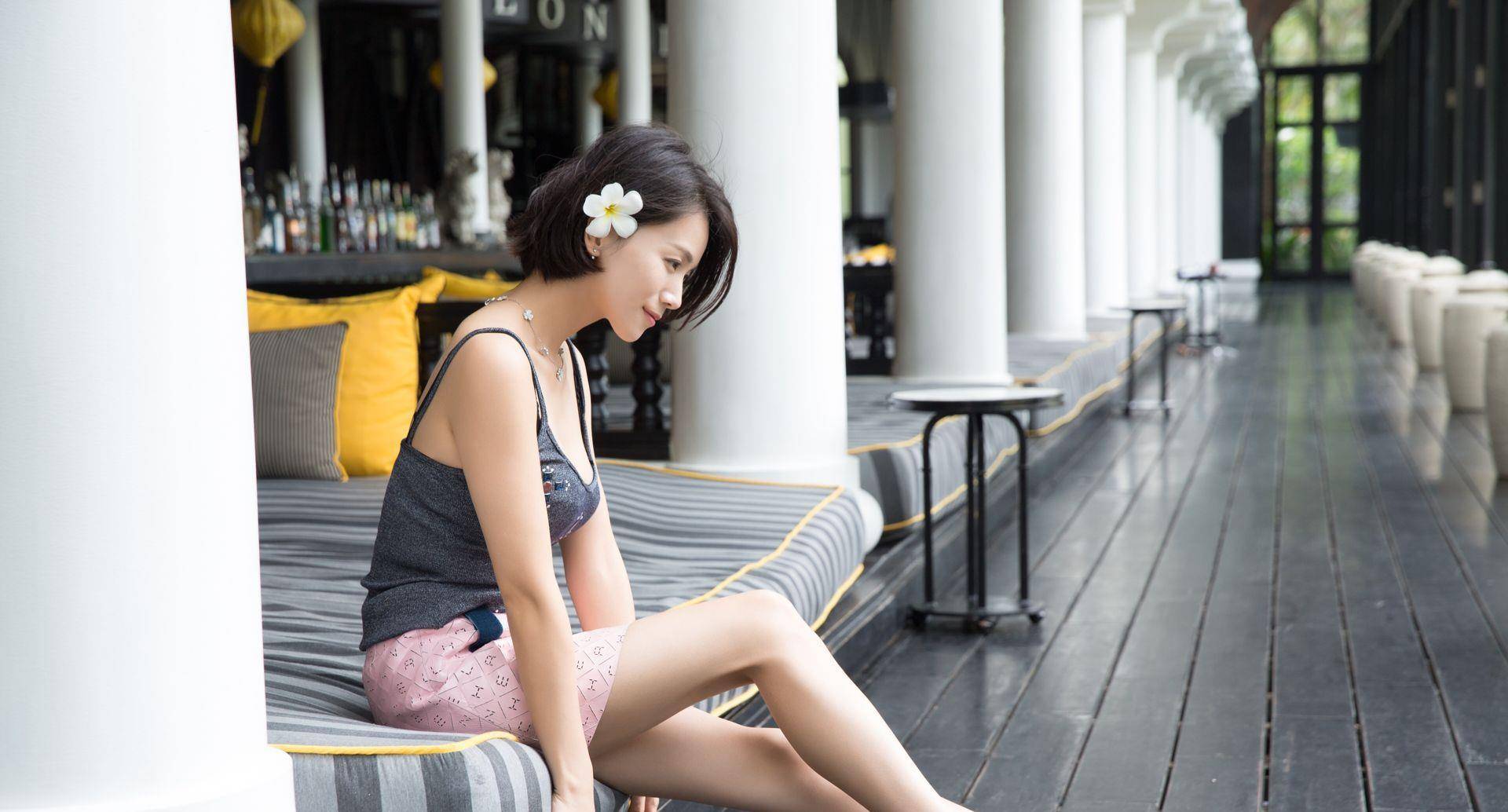 身材 曹曦文晒度假照,格外清爽 网友:身材保养得可真好