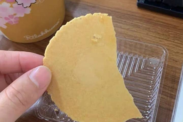蛋黄酥|建议吃货们：这5款贼拉好吃的零食别错过，让你一次过足嘴瘾！