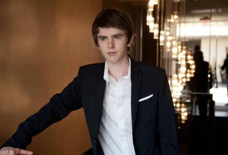 眼睛闪着红光,就要担心自己的身体,这个演员和柯南一样_弗莱迪·海默