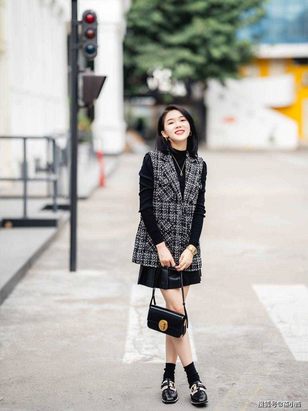 下半身 秋季如何穿才优雅又时髦？建议穿小香风外套，搭配半身裙知性高级