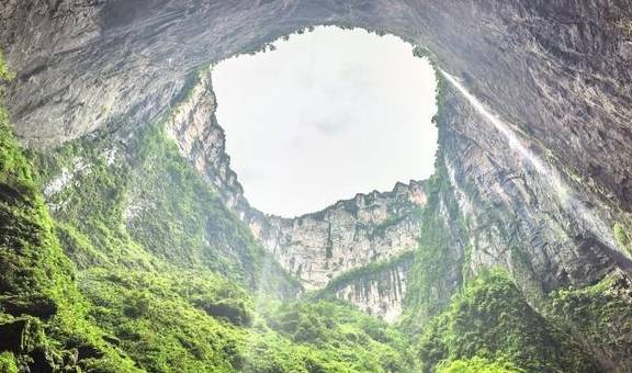 世界最大“天坑”，像漏了个洞，堪称长江三峡的“活化石”