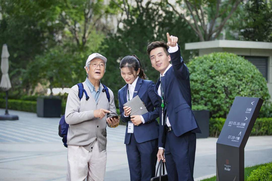 一位特殊的链家"客户",只看小区大门,这到底是怎么回事?_丁格