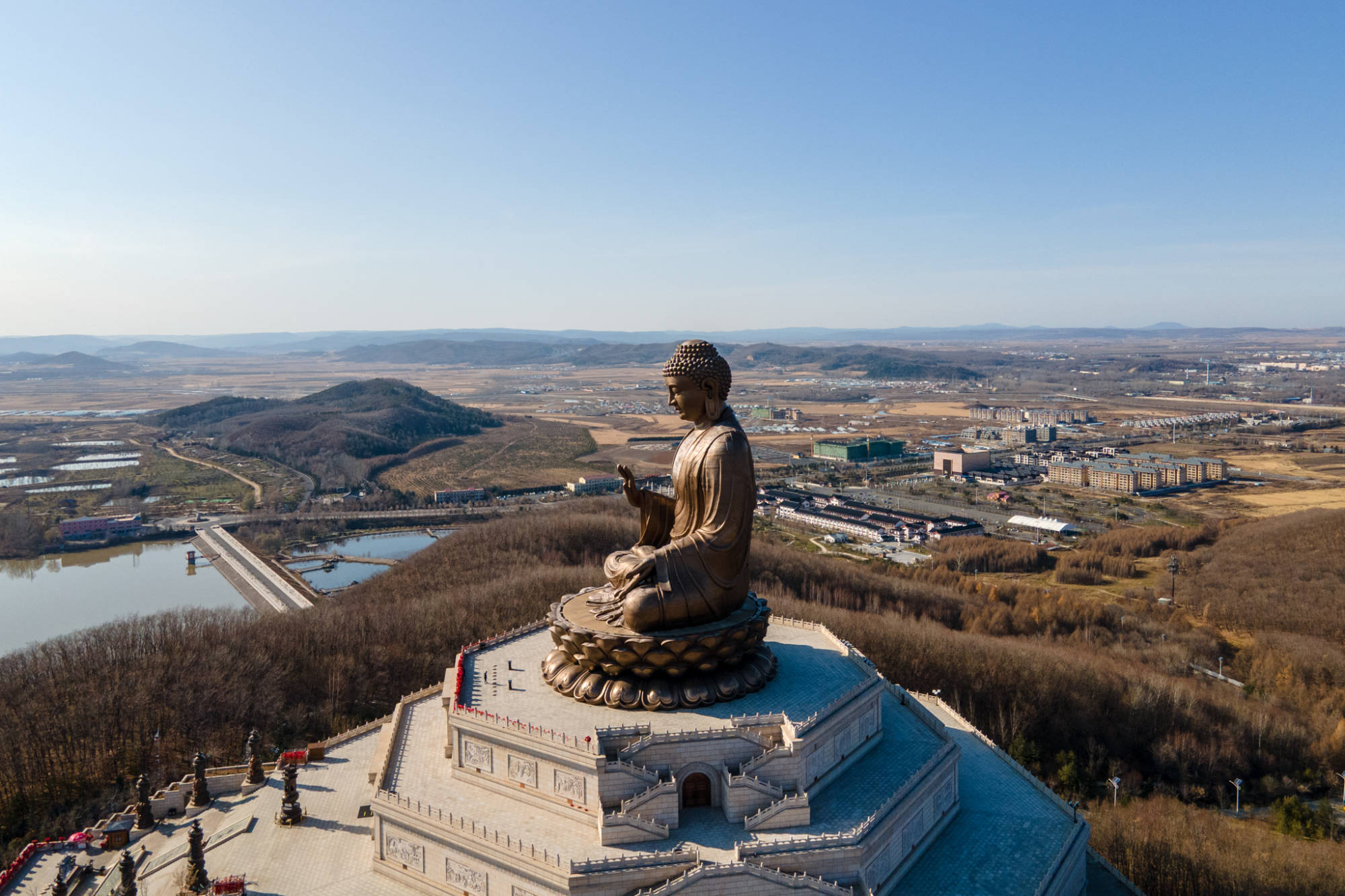 藏在吉林敦化的青铜大佛，身为国家5A级旅游景区，知名度却非常低