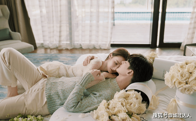 女友 郭品超也找到真爱了，与小19岁女友同框，却看不出来年龄差