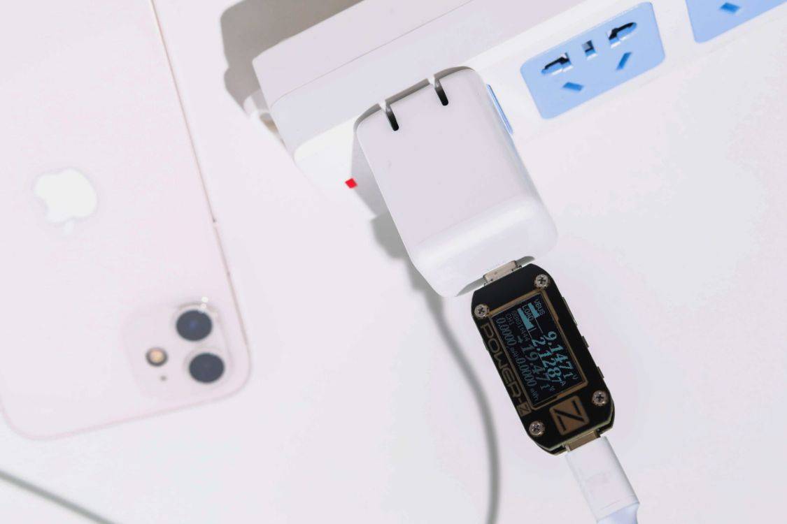 对比|iPhone 13充电，30W比20W到底有多大提升？实测对比告诉你