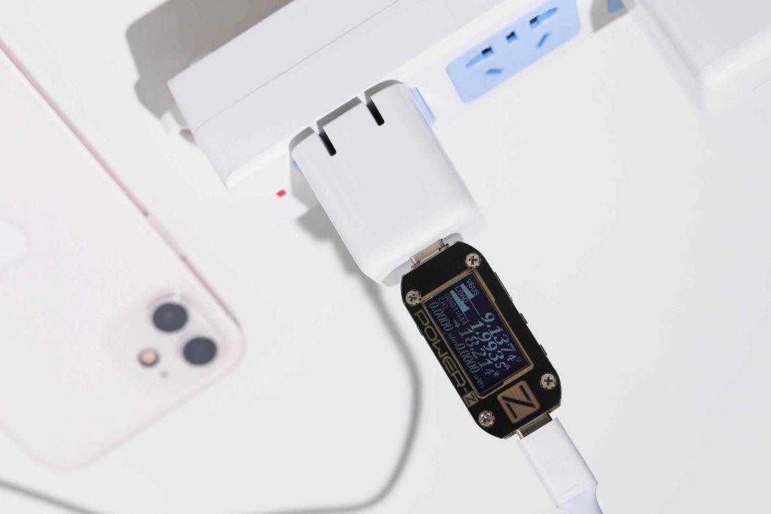 对比|iPhone 13充电，30W比20W到底有多大提升？实测对比告诉你